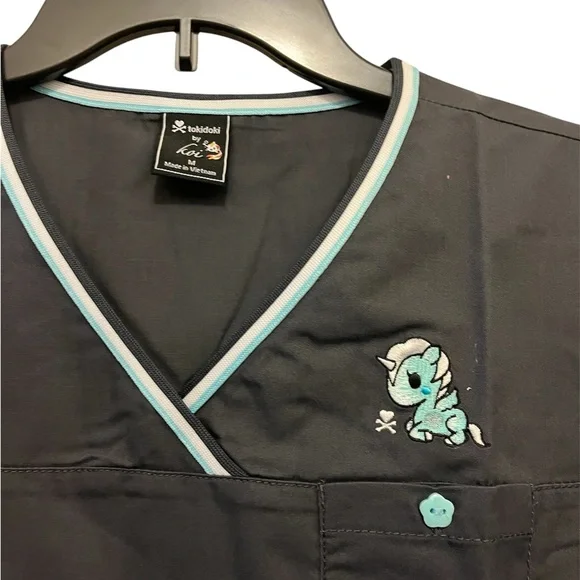 Tokidoki x Koi by Kathy Peterson Grey V-Neck Scrub Top with Unicorno - Picture 3 of 4